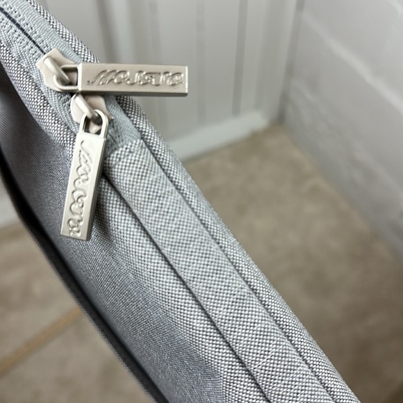 Mosiso 20 Inch Laptop Tablet Bag Gray Soft Interior Keep it Safe Multi Zip - Picture 10 of 10